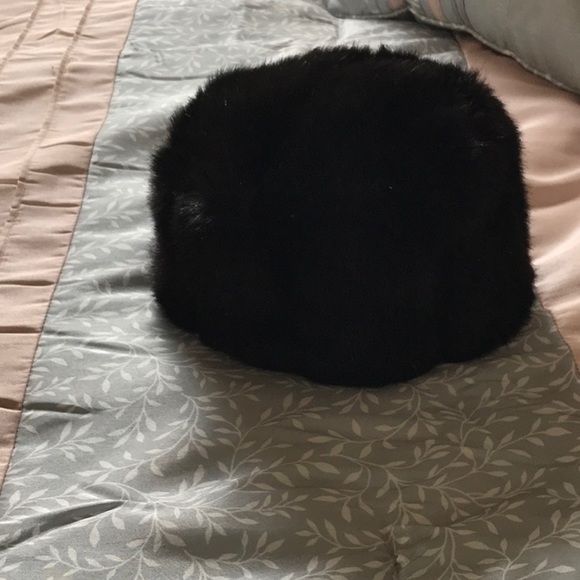 Black faux fur Vest and hat - Picture 4 of 11